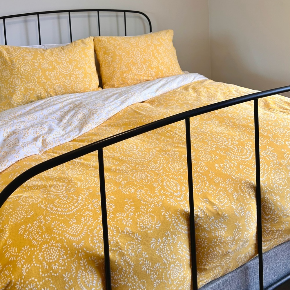 IKEA / Akertistel Duvet Cover & Pillow Shams / Full Queen